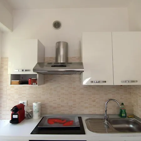 Atelier Leopardi In Apartment Merano